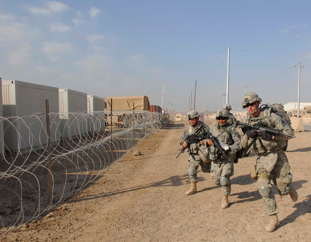 Multi-National Division-Baghdad Soldiers take high stress Combat Life Savers class