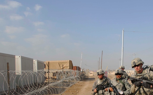 Multi-National Division-Baghdad Soldiers take high stress Combat Life Savers class