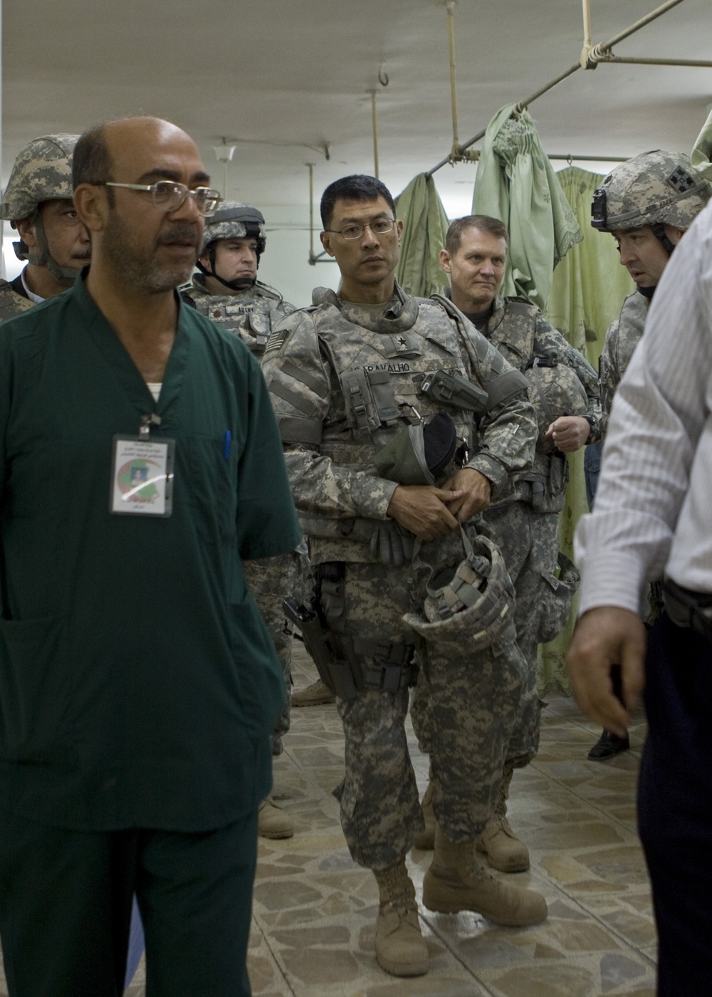 Multi-National Force-Iraq surgeon general, Multi-National Division-Baghdad doctors visit Baghdad hospitals