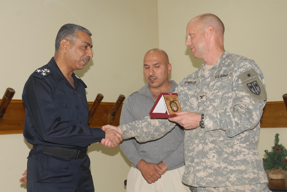 Military Police commander hosts Iraqi police leaders farewell