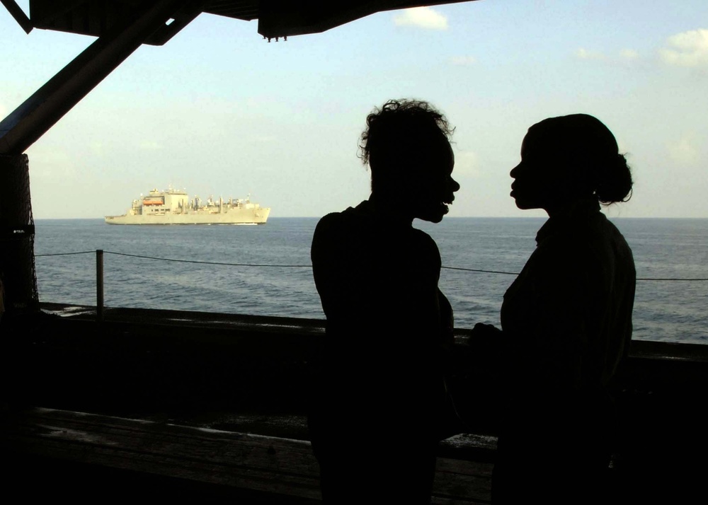 Mother, daughter spend Thanksgiving aboard USS Theodore Roosevelt