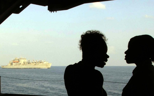 Mother, daughter spend Thanksgiving aboard USS Theodore Roosevelt