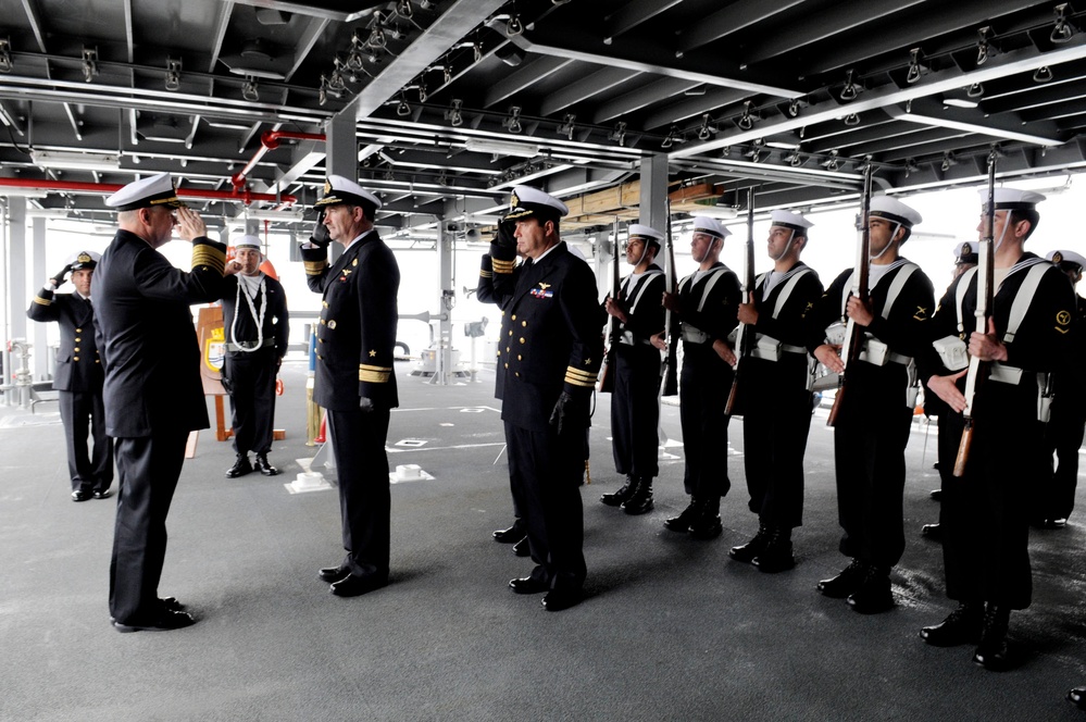 Chief of Naval Operations visit Chilean navy during Exponaval 2008
