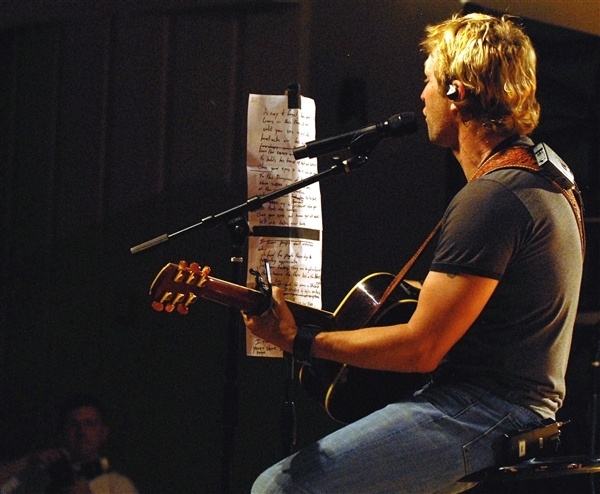 Country Star Uses Music to Take Troops Back Home