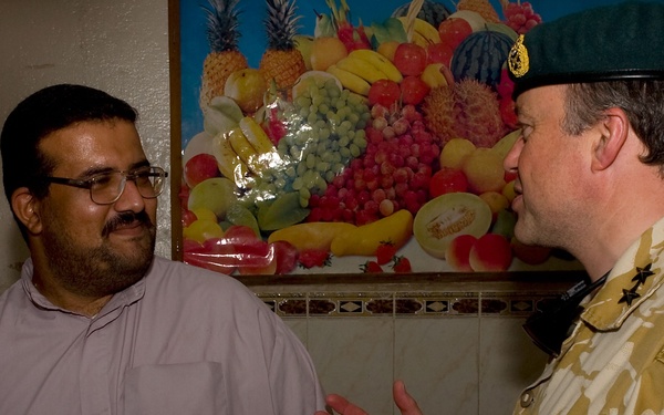 U.K. Maj. Gen. Andy Salmon visits Basra