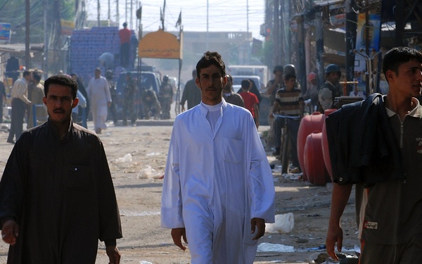 U.K. Maj. Gen. Andy Salmon visits Basra