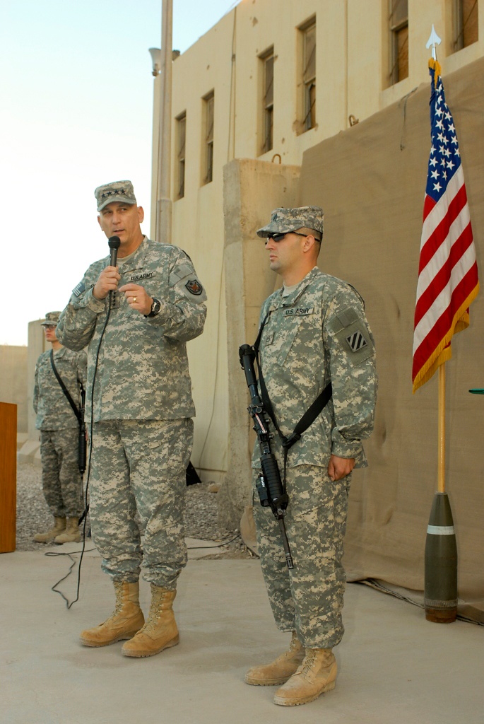 3rd Battalion, 7th Infantry Regiment Soldier receives Soldier's Medal from Iraq?s top commander