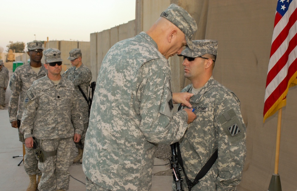 3rd Battalion, 7th Infantry Regiment Soldier receives Soldier's Medal from Iraq?s top commander