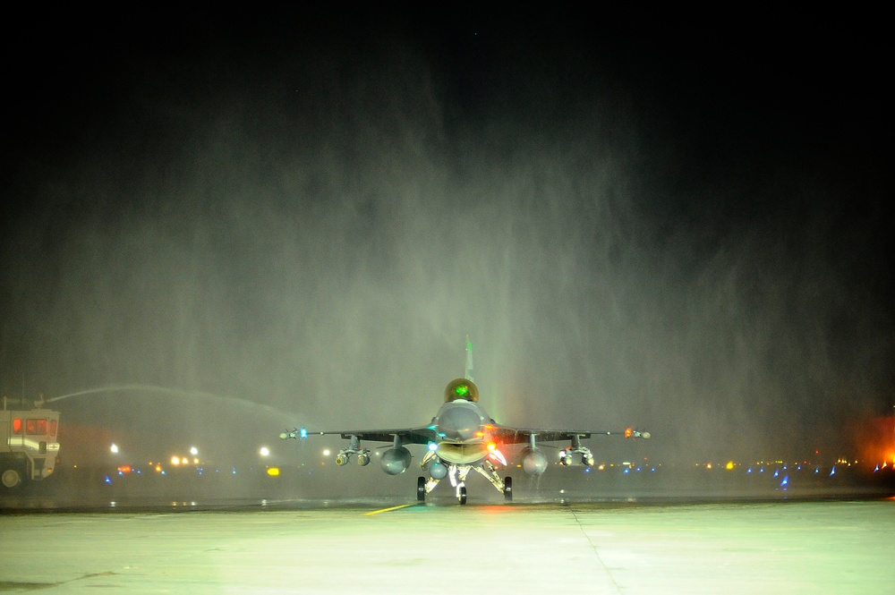 332nd Air Expeditionary Wing Commanders Reach 3,000th F-16 Flying Hour