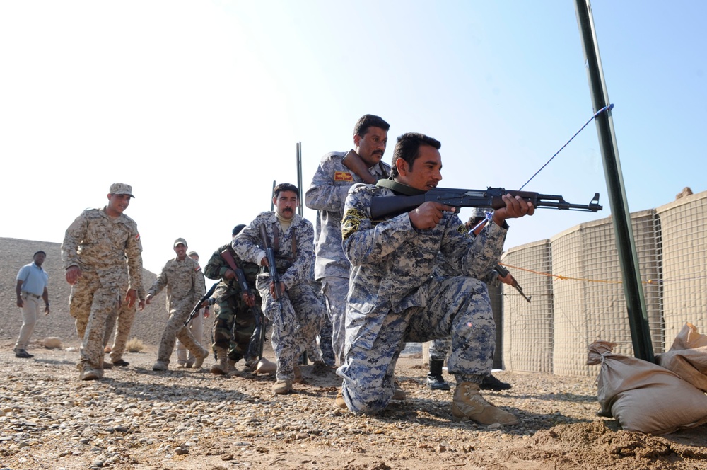 Iraqi police refresher course at Forward Operating Base Delta