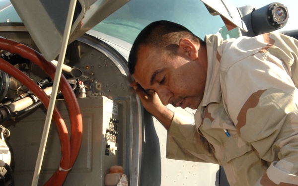 Advisors Guide Iraqi Maintainers Toward Bright Future