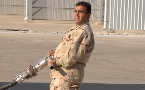 Advisors Guide Iraqi Maintainers Toward Bright Future