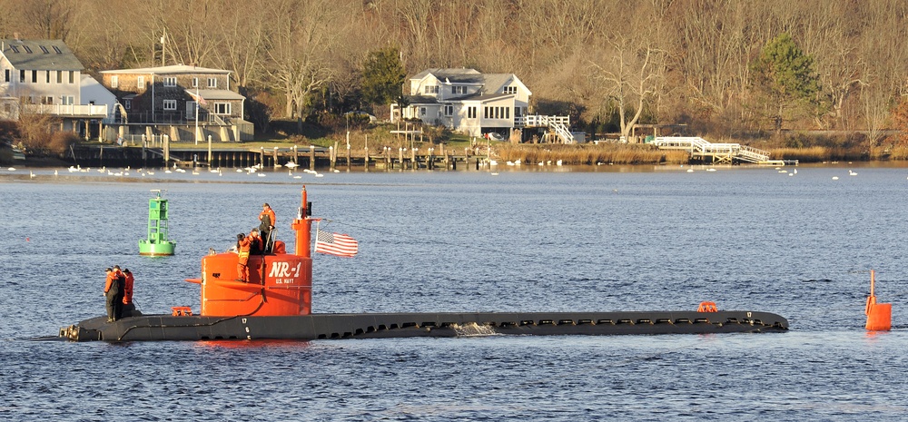 USNS Grasp tows submarine