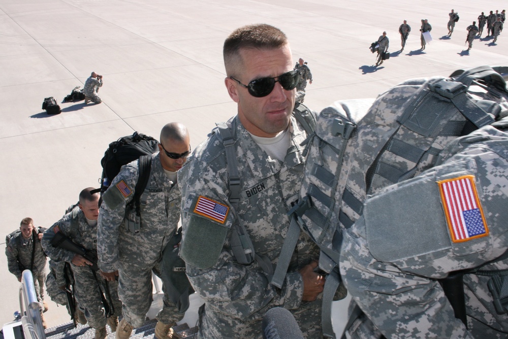 Guardsmen Head to Iraq