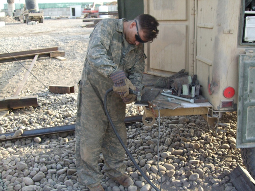 Multi-National Division - Baghdad engineers build historic protective screen