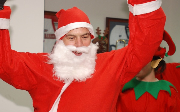 Christmas tree lighting ceremony brightens spirits of Multi-National Division – Baghdad Soldiers