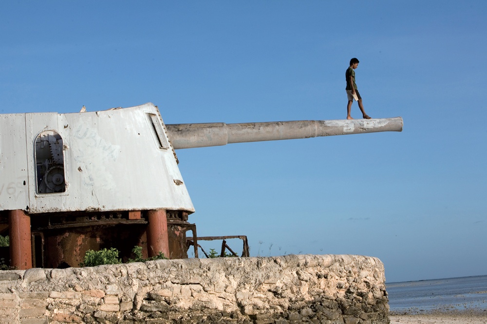 Service Members Return to Tarawa for Memorial Service