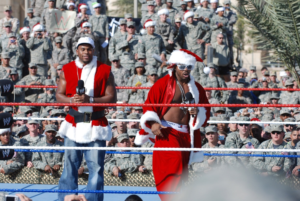 World Wrestling Entertainment entertains Multi-National Division - Baghdad, 4th Infantry Division Soldiers during Tribute to Troops