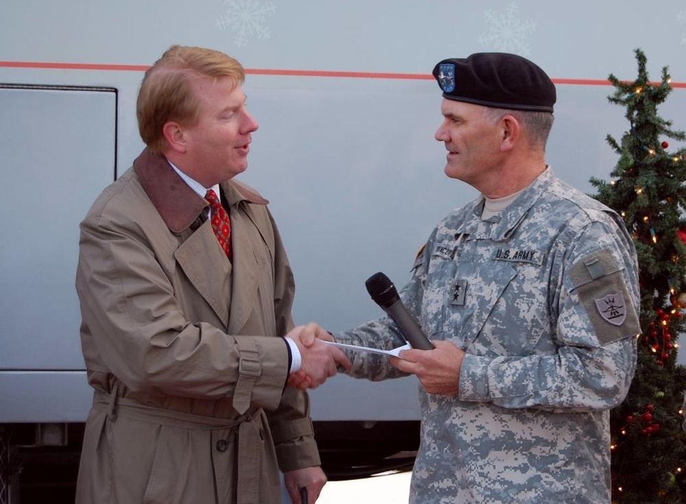 Burlington Northern Santa Fe Railway Supports Military Families through Donations and Train Ride