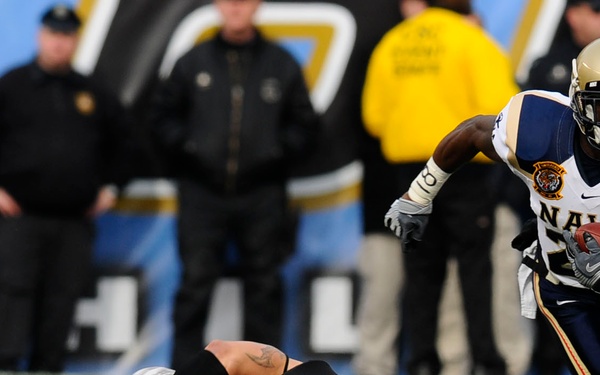 Navy runs away with it during Army-Navy game