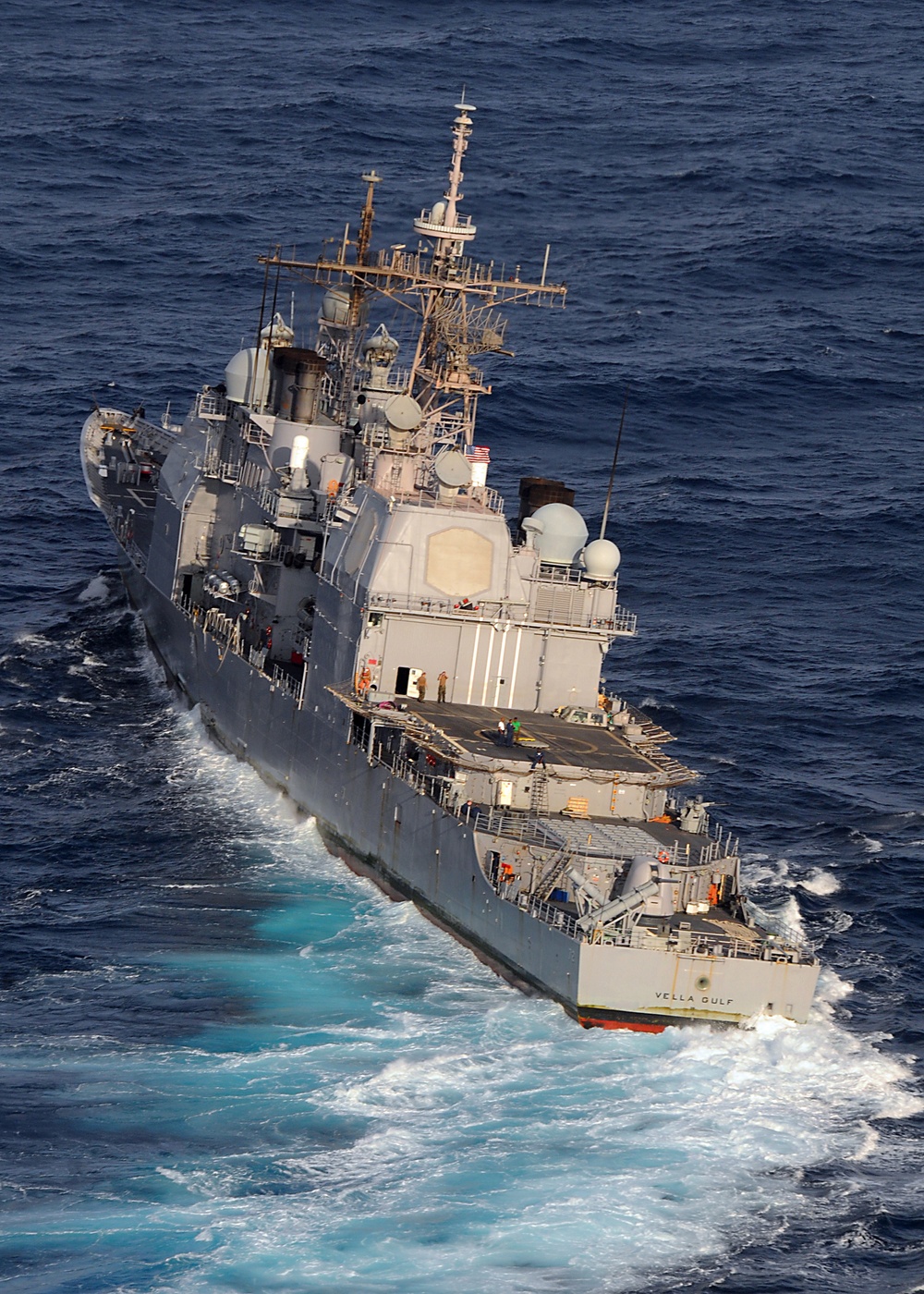 USS Vella Gulf conducts torpedo evasion exercise