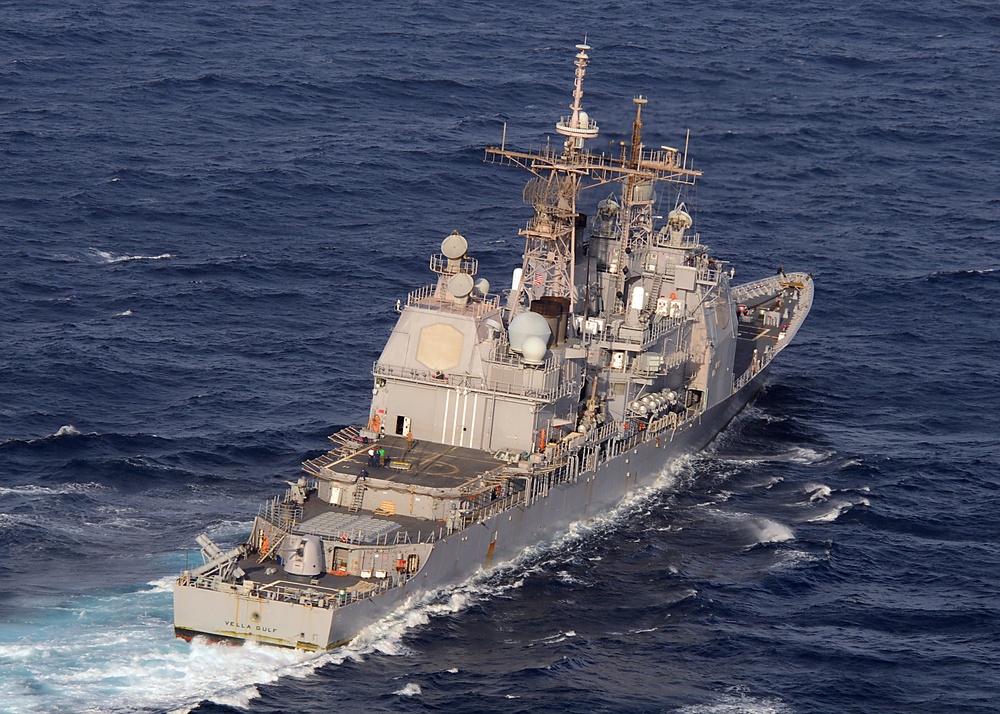 USS Vella Gulf conducts torpedo evasion exercise