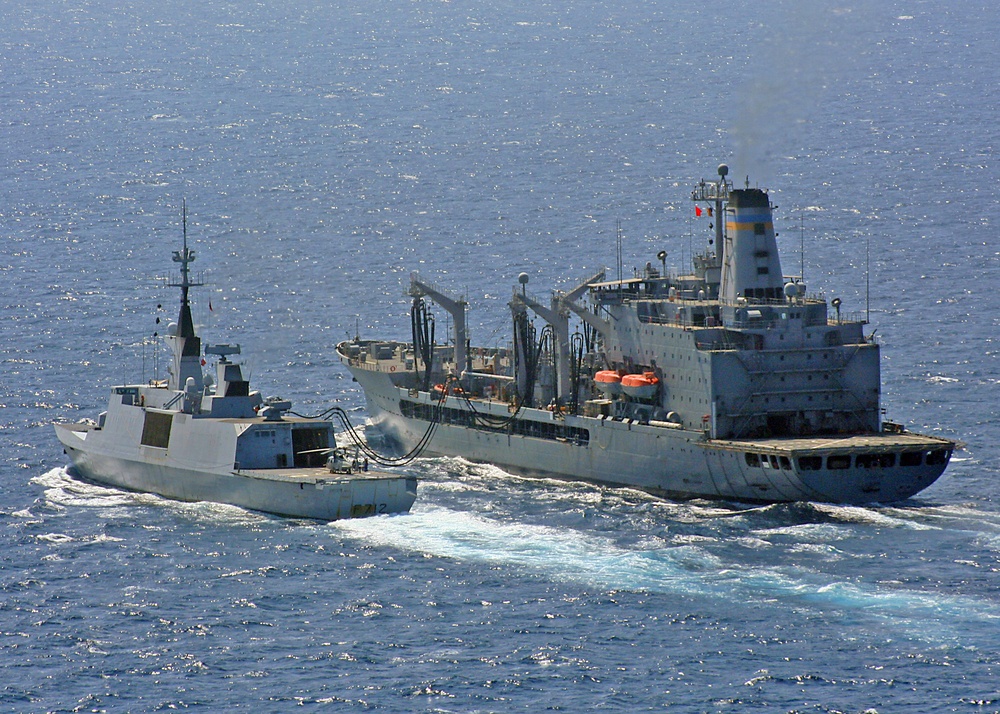 USNS Laramie, Courbet conduct replenishment at sea