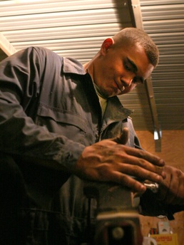 Skilled hands of maintenance Marines keep 1st Light Armored Reconnaissance rolling