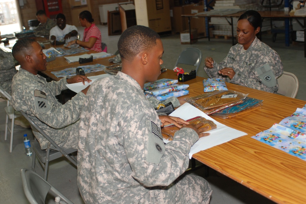 1st Sustainment Command Wrap Gifts