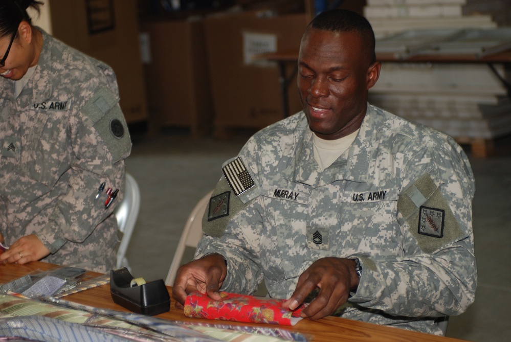 1st Sustainment Command Wraps Gifts