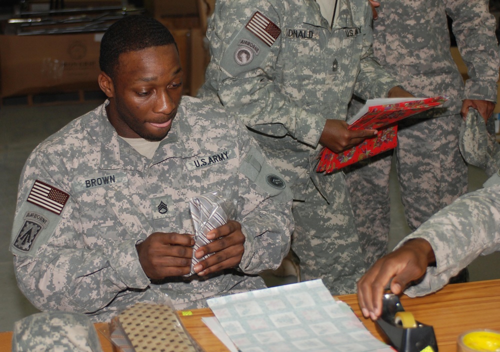 1st Sustainment Command Wraps Gifts