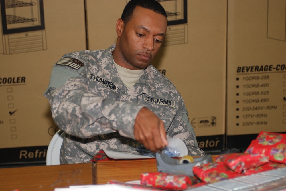 1st Sustainment Command Wraps Gifts