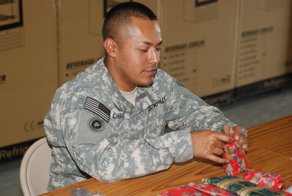 1st Sustainment Command Wraps Gifts