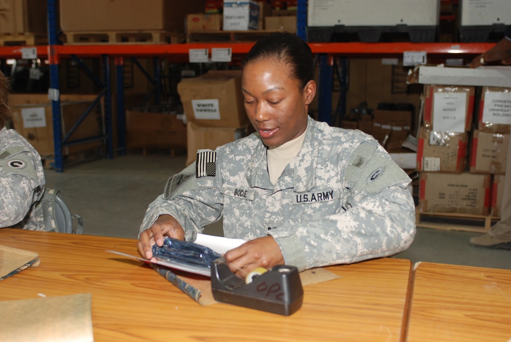 1st Sustainment Command Wrap Gifts