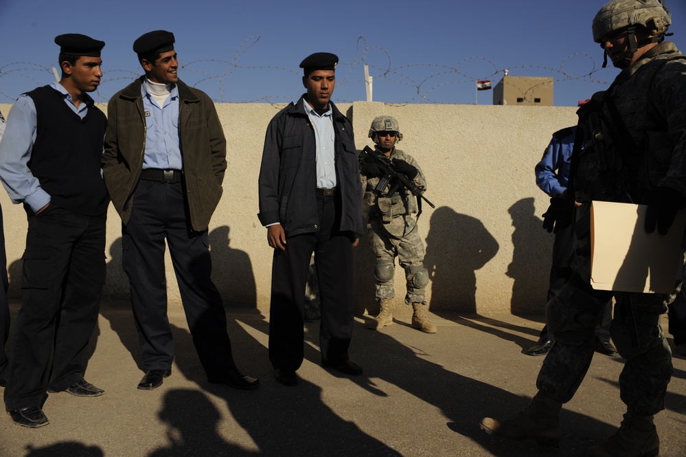 U.S. Soldiers teach field sobriety tests to Iraqi police