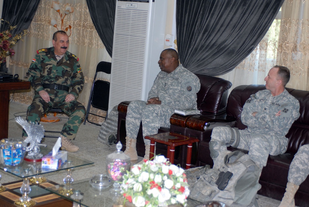 Strikers host Multi-National Corps - Iraq leadership