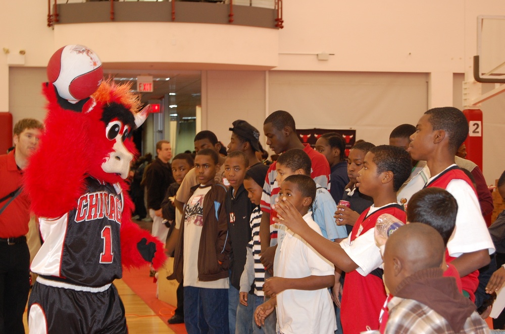 Chicago USO, Bulls Team Up at Holiday Party