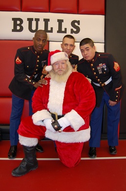 Chicago USO, Bulls Team Up at Holiday Party