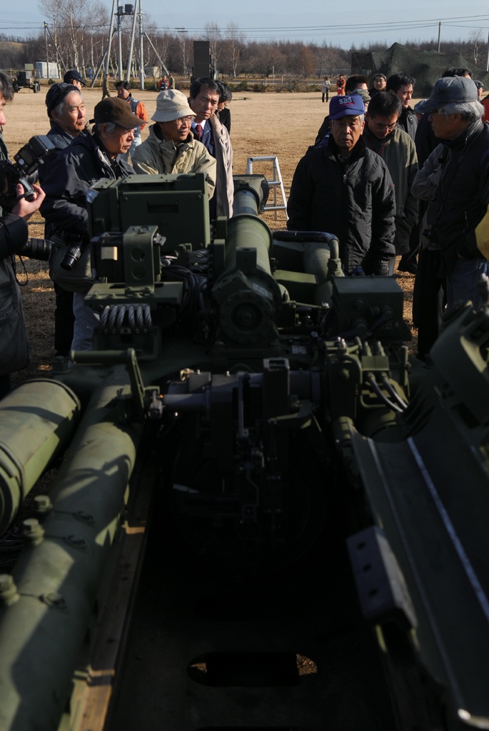 Looking over a Howitzer