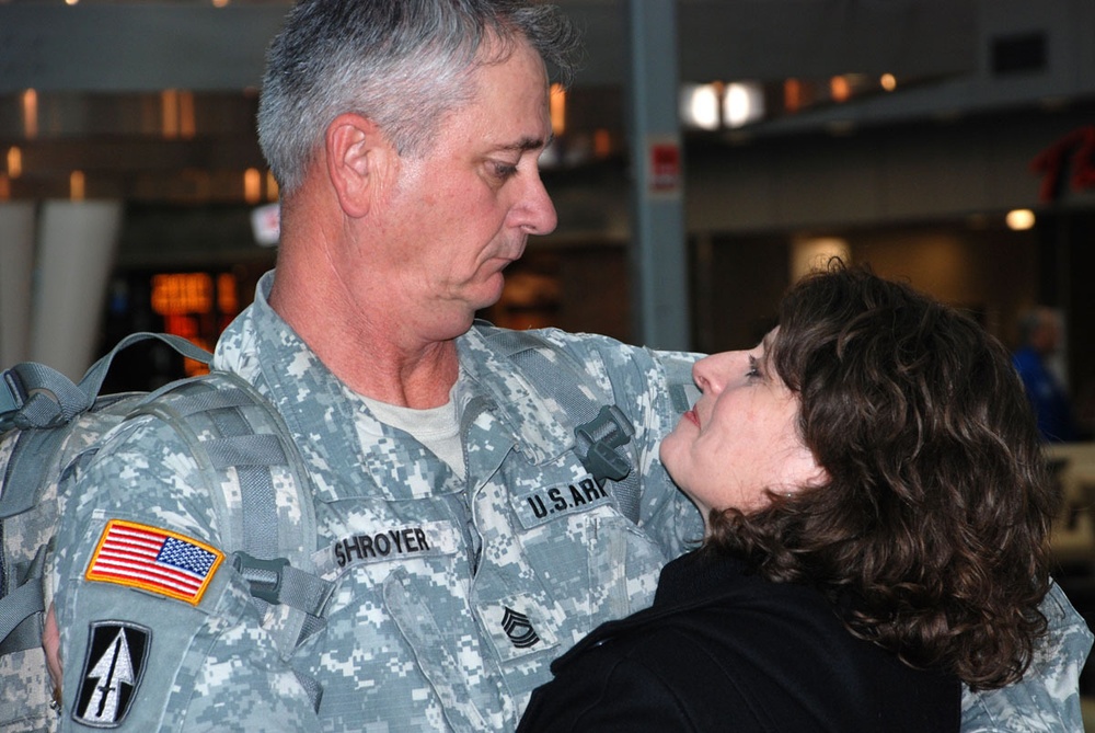 Hoosiers' 76th Soldiers return home for the holidays
