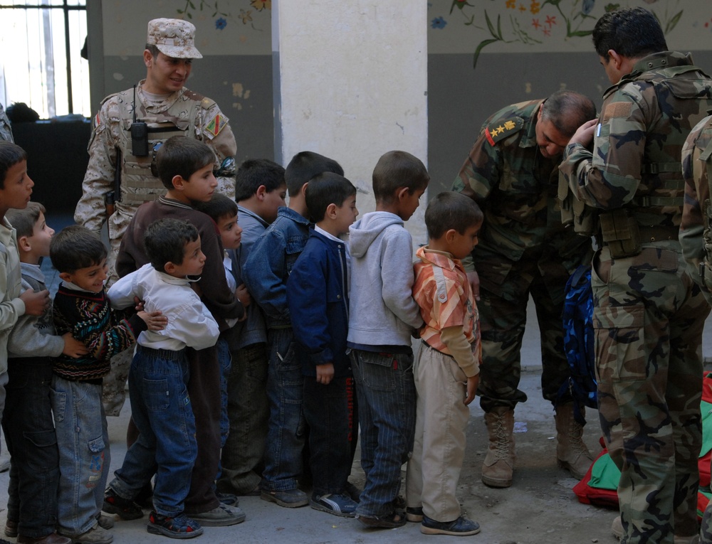 Iraqi army deliver schools supplies to Al Sahaba School