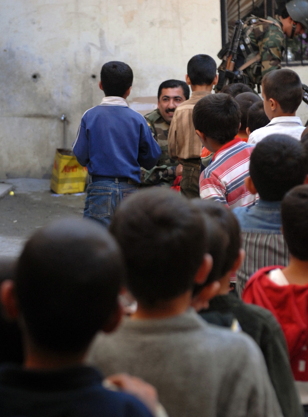 Iraqi army deliver schools supplies to Al Sahaba School