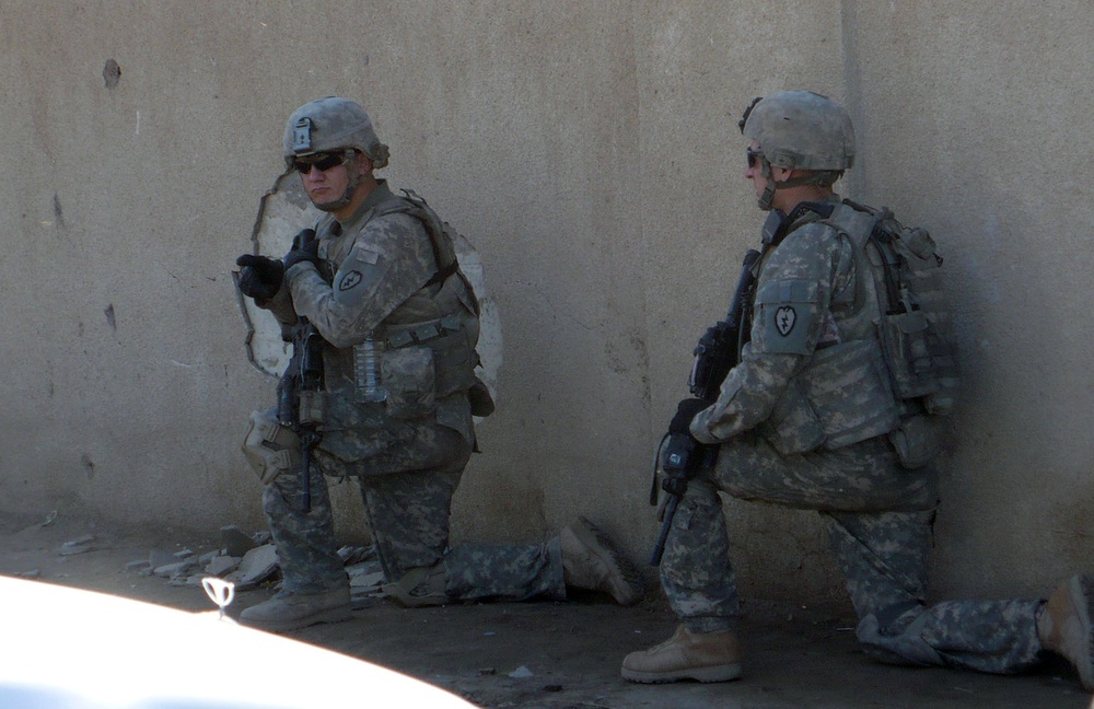 Gimlet Soldiers Take to Streets of Karnabot