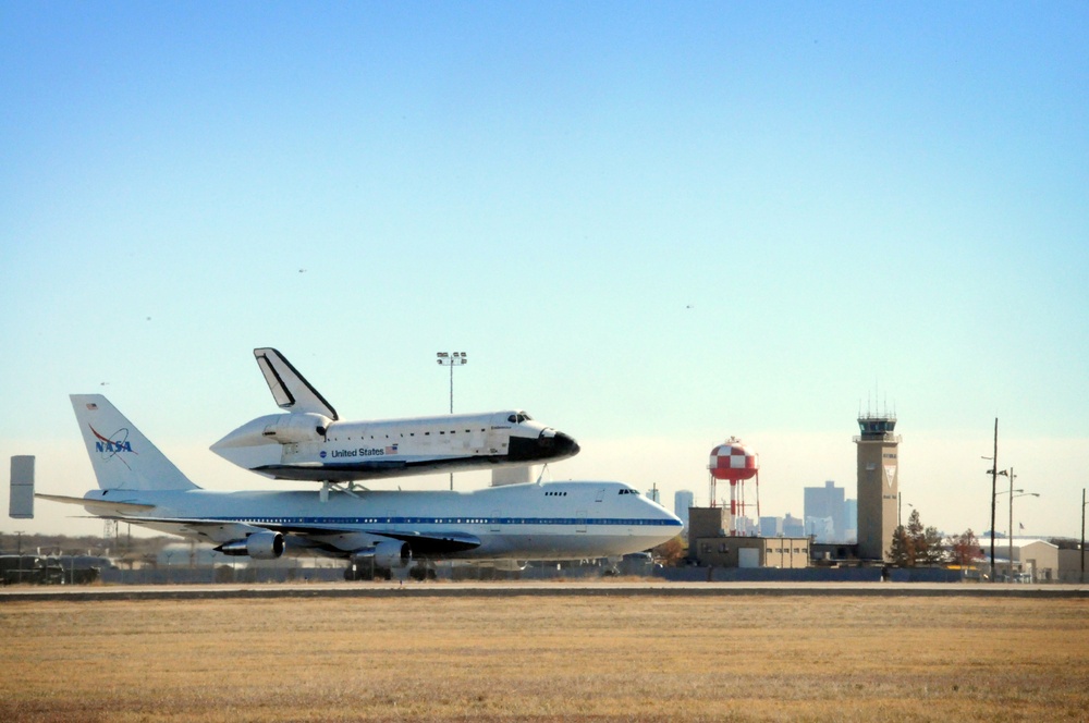 Space shuttle Endeavour arrives in Fort Worth
