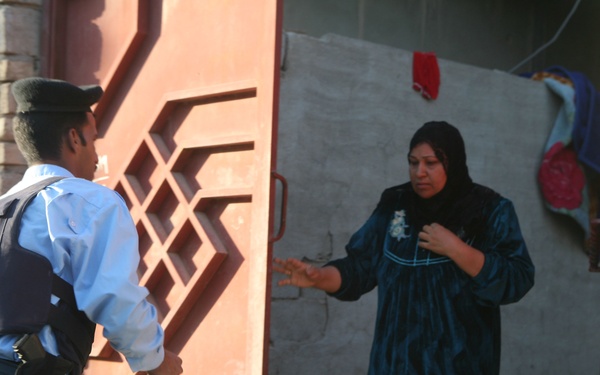 Marines Support Iraqi Police With Aid Operation