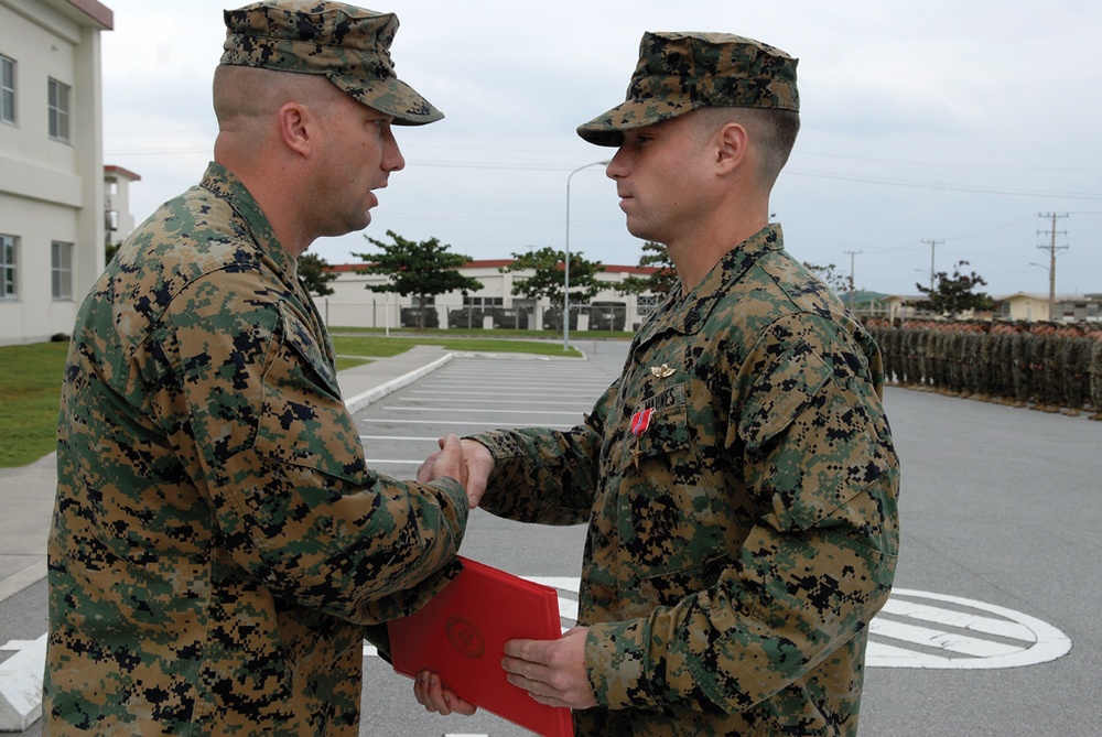 Recon Marines From Okinawa Receive Bronze Stars With 'V' for Valor