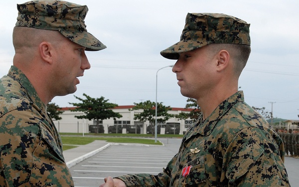 Recon Marines From Okinawa Receive Bronze Stars With 'V' for Valor