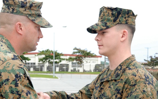 Recon Marines From Okinawa Receive Bronze Stars With 'V' for Valor