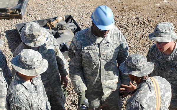Multi-National Division - Baghdad Soldiers conduct sling load training