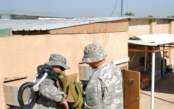 Multi-National Division - Baghdad Soldiers conduct sling load training